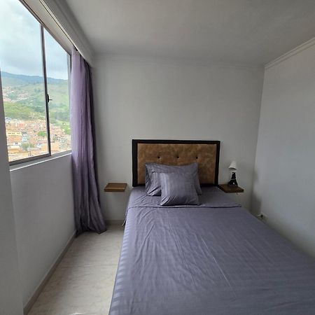 Apartamento Vistas Lindas Cerca Centro Medellin Exterior photo
