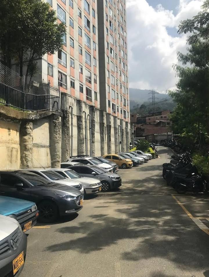 Apartamento Vistas Lindas Cerca Centro Medellin Exterior photo