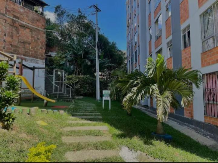 Apartamento Vistas Lindas Cerca Centro Medellin Exterior photo