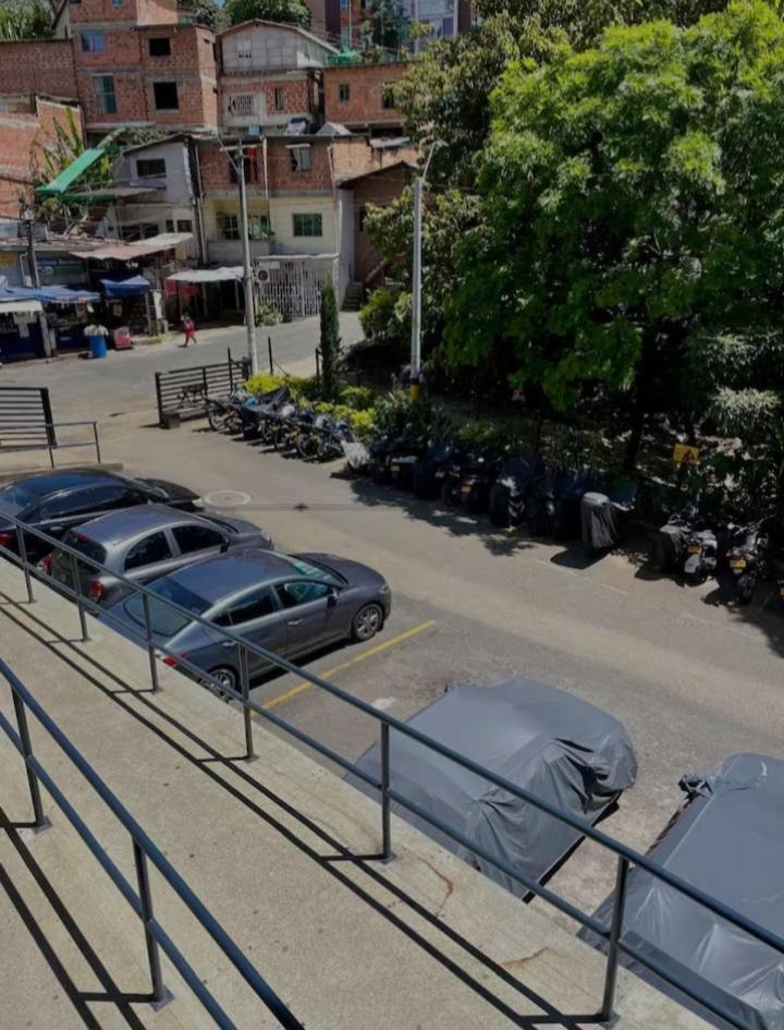 Apartamento Vistas Lindas Cerca Centro Medellin Exterior photo