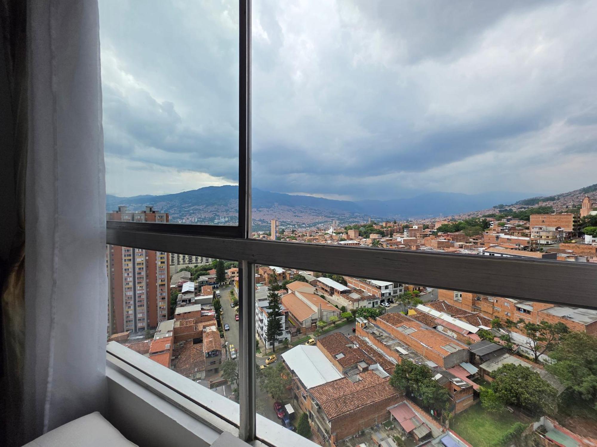 Apartamento Vistas Lindas Cerca Centro Medellin Exterior photo