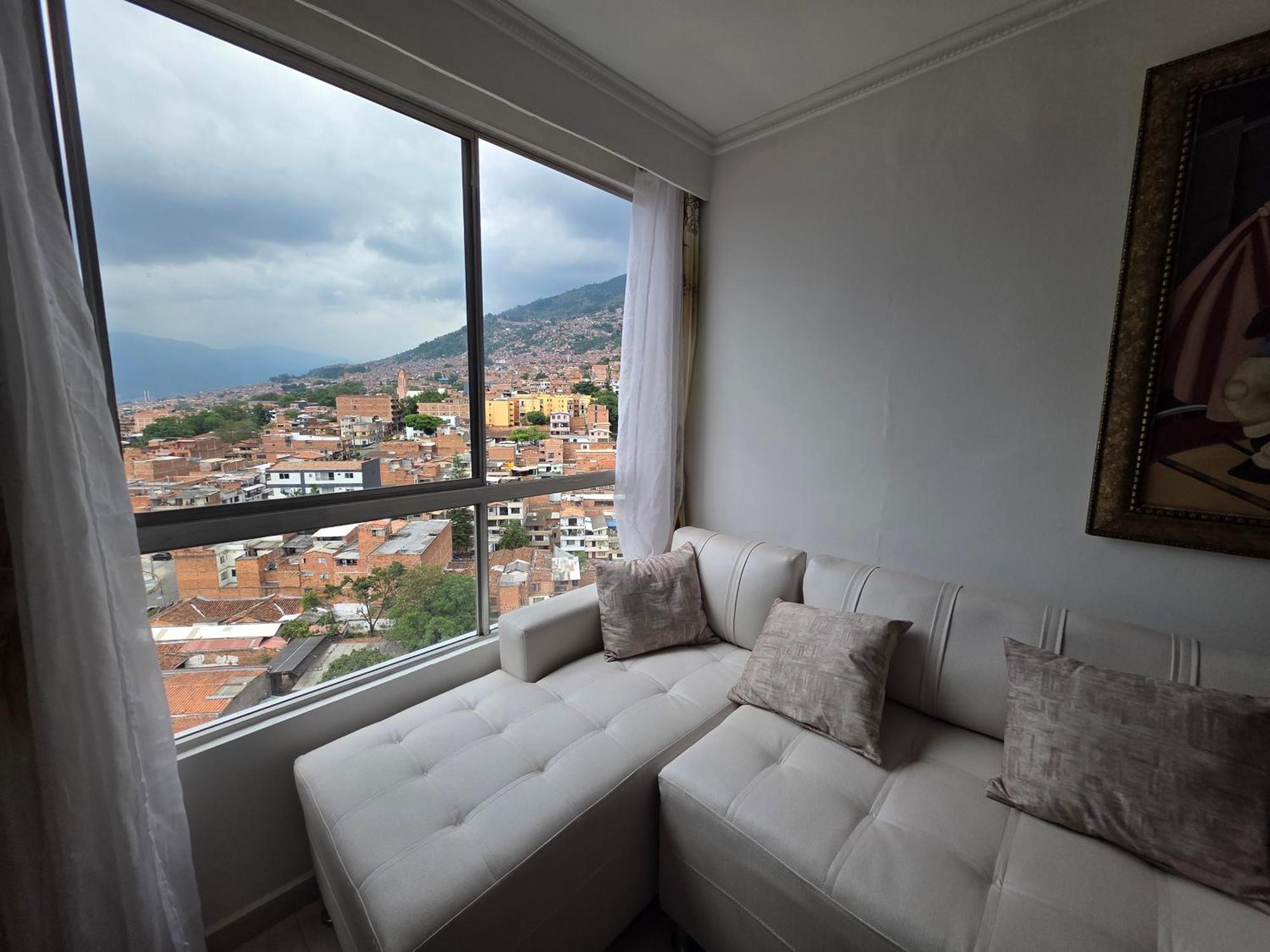 Apartamento Vistas Lindas Cerca Centro Medellin Exterior photo